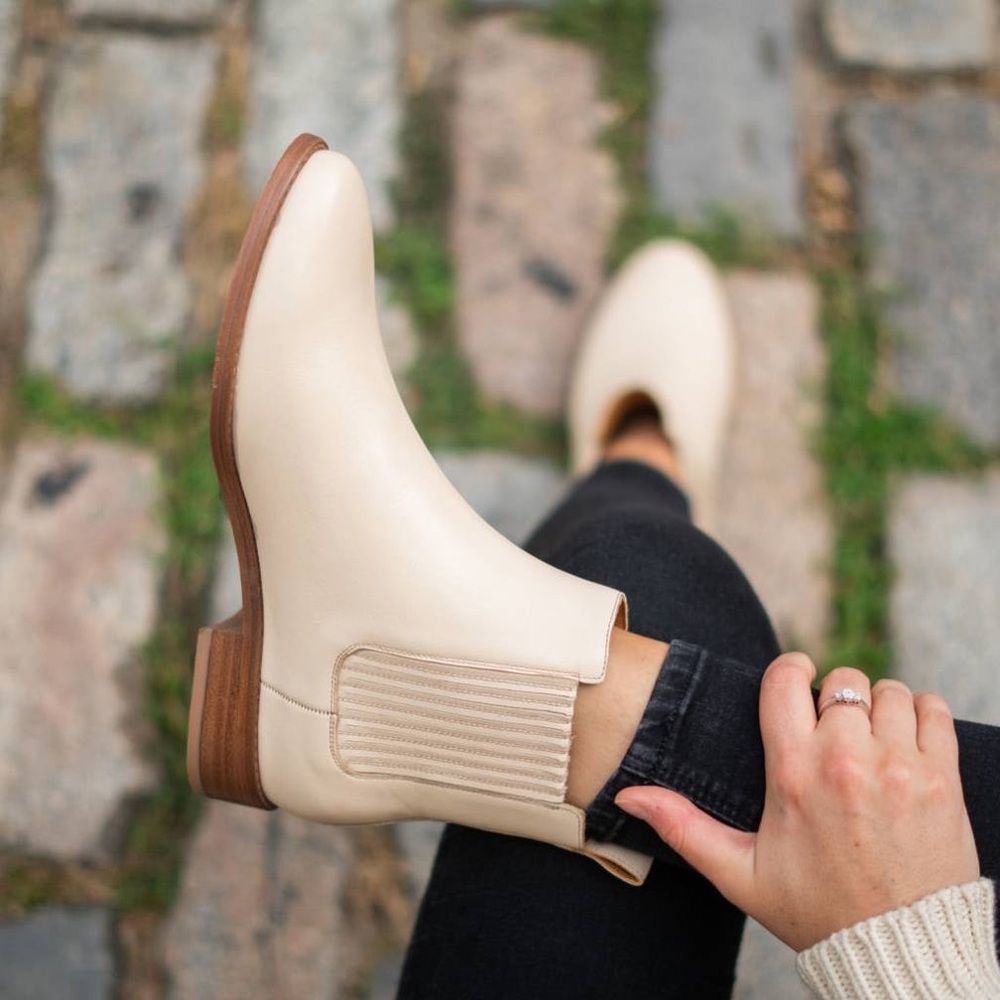 Thursday Dreamer Women's Chelsea Boots US 9 Natural Beige Leather Pull-On Boot